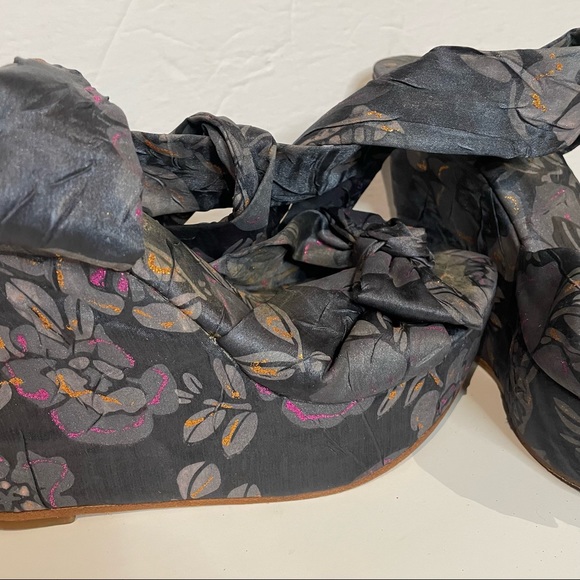 Tony Keuylian Black Floral Ankle Wrap Open Toe Satin Wedge Heels - Picture 6 of 10